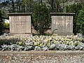 Tombes de Charles Chaplin et Oona Chaplin dans le cimetière.