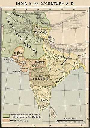서기 2세기 경 인도의 형세. 북부에 카니슈카 대제의 치세 동안 최대 범위로 확장된 쿠샨 제국의 영토(녹색)이 보인다. 대부분의 역사가들은 쿠샨 제국이 동쪽 멀리 갠지스 평원까지, 더 나아가 바라나시나 심지어는 파탈리푸트라까지 광범위하게 확장되었다고 생각한다.