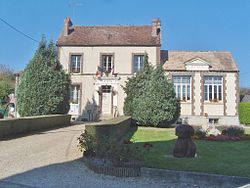 Skyline of Savigny-sur-Clairis