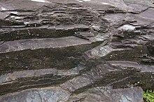 Schist rock, Sangun Metamorphic group in Yamauchi, Yame 02.jpg