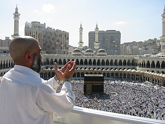 Pèlerinage en la mosquée al-Masjid al-Haraam de la Mecque (Arabie saoudite). (définition réelle 1 600 × 1 200*)