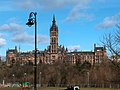 Université de Glasgow (1867-70), (la flèche a été ajoutée après la mort de Scott par son fils John Oldrid Scott