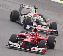 Photo de la lutte en tête entre Alonso et Pérez