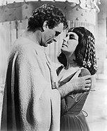 Taylor và Richard Burton trong Cleopatra
