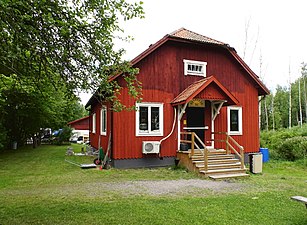 Före detta Tvetabergs stationshus (nyttjas av en MC-klubb).