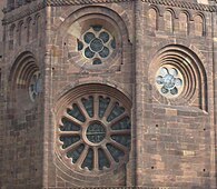 Wormser Dom, Westchor 1181 geweiht: zwei Sechspässe, ein Vierpass, ein Radfenster