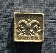 Composition de signes en forme de « blason ». Empreinte de sceau avec écriture. Approx. 3,5 cm x 3,5 cm. State Museum, Bhopal.