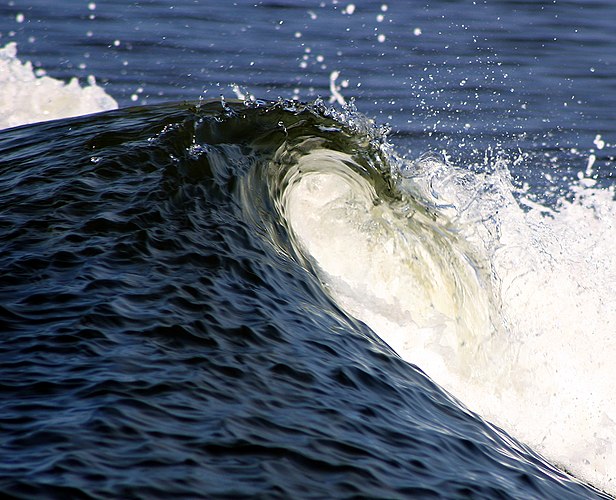 Крутая волна за паромом к острову Фанё (дат. Fanø), Дания