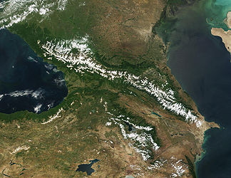 Satelitenbil faan a Kaukasus: uun't nuurden Grat Kaukasus, uun't süüden Letj Kaukasus