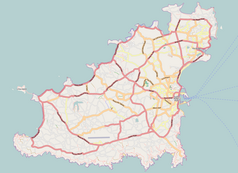 Mapa konturowa Guernsey, po prawej nieco na dole znajduje się punkt z opisem „Saint Peter Port”