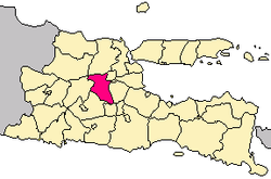宗班县于东爪哇省的位置