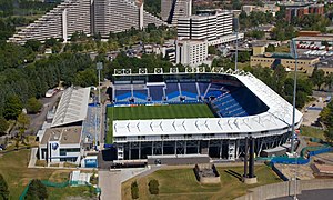 Das Stade Saputo und das Olympische Dorf von 1976 im Hintergrund (August 2012)