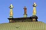 Statyn på Riddarhusets tak som visar hur "Amor Dei" står mitt emellan "skorstenarna".