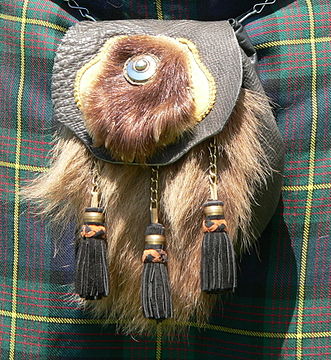 Fellsporran mit einem stilisierten Buckelschild als Druckknopf, Highland Games 2005