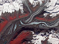 Satellitenbild von gefalteten Mittelmoränen, durch Surges verursacht