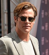 Chris Pine (42727112570) (cropped).jpg