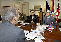 کوتانجیان به همراه سرژ سرکیسیان رئیس‌جمهور ارمنستان در دیدار با دونالد رامسفلد وزیر دفاع ایالات متحدهٔ آمریکا