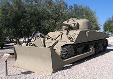 טנק-דחפור M4 שרמן