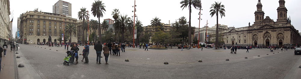 Námestie Plaza de Armas s rôznymi významnými budovami