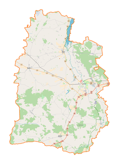 Mapa konturowa powiatu sieradzkiego, blisko centrum na prawo znajduje się punkt z opisem „Mnichów”