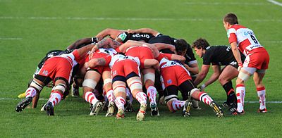 Luke Burgess voer die bal in die skrum in tydens ’n rugbywedstryd tussen Stade Toulousain en Gloucester RFC op 13 November 2011.