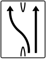 Zeichen 501-15 Überleitungstafel; Darstellung ohne Gegenverkehr: einstreifig nach links und einstreifig geradeaus
