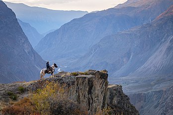 Paysage de la réserve naturelle de l'Altaï, dans la vallée du Tchoulychman, dans le sud de la Sibérie. (définition réelle 4 000 × 2 656)