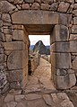 Vestiges de la porte donnant accès aux quartiers de la haute-classe Inca au Machu Picchu.