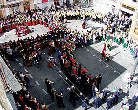 Festes de moros i cristians de Banyeres de Mariola. Ball de banderes del dia 25 d'abril.