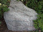 Gedenkstein an Bürgermeister Karl Buhrow und Garteninspektor Rudolf Korte, nahe dem Brunnen