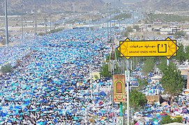 Muslimanski romarji, ki se zbirajo na planoti gore Arafat