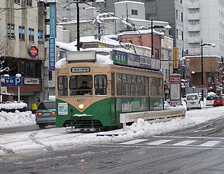 地鉄ビル前の7000形