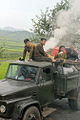 Lastebil ved Kosong-passet i Nord-Korea drevet på vedgass 2008. Foto: Raymond K. Cunningham, Jr.