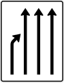Zeichen 531-22 Einengungstafel; Darstellung ohne Gegenverkehr: noch drei Fahrstreifen rechts in Fahrtrichtung