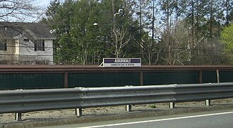 Auburndale station from Mass Pike, April 2011.jpg