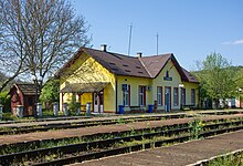 link=//commons.wikimedia.org/wiki/Category:Benesat train station