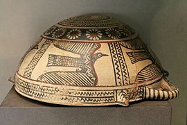 La llamada Taza de los pájaros es un skýphos (σκύφος) producido en Tebas hacia el 550 a. C. Su pintura es de estilo orientalizante.