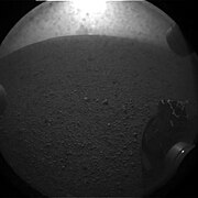 První fotografie Marsu pořízená MSL už minutu po přistání