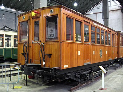 Motrice MM 1 du métro de Paris avec caisse en bois.