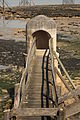 Le puits des Insurgés et son ancienne passerelle d'accès en bois.