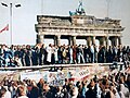 1989 me Berlin Wall ke khol dewa gais