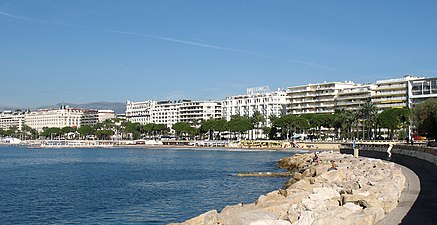 La Croisette et le Carlton au fond.