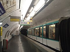 Métro Bolivar 2016 - Rame quai LBlanc.jpg