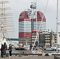 28.3.-10.4.: Der Göteborger Wolkenkratzer Skanskaskrapan, auch Lippenstift genannt, des britisch-schwedischen Architekten Ralph Erskine