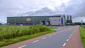 De fabriek vanuit het westen (2021).