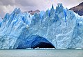 Cueva glaciar en el Perito Moreno