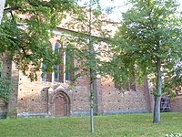 Stadtkirche Bad Sülze, 3. V. 13. Jh., Fächerportal in gotischem Kontext