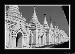 Kuthodaw Temple- Mandalay- Myanmar ex Birmanie- Burma (49940869997).jpg