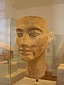 Testa di Nefertiti. Ägyptisches Museum und Papyrussammlung, Neues Museum, Berlino.