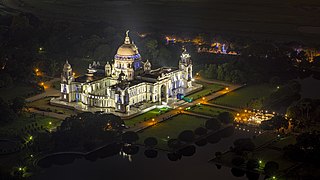 Victoria Memorial Illuminated at Night.jpg